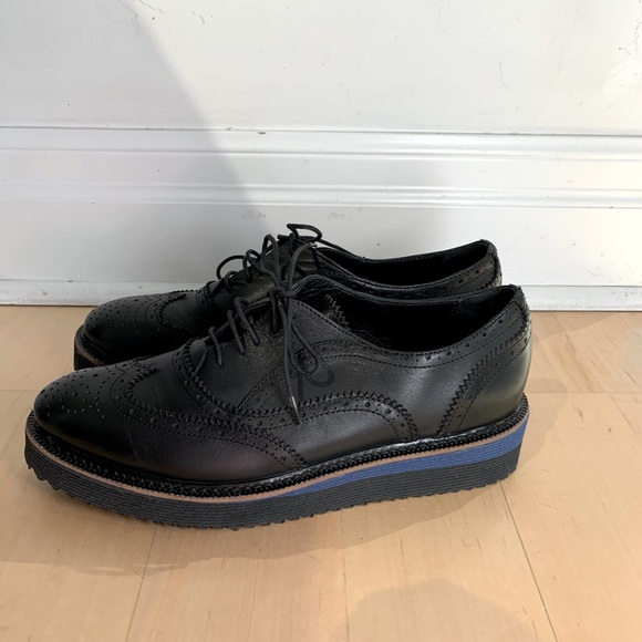 Leather Women Brogues in Black - Picture 2 of 4